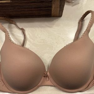 Victoria secret Bra (Body by Victoria “perfect shape”)